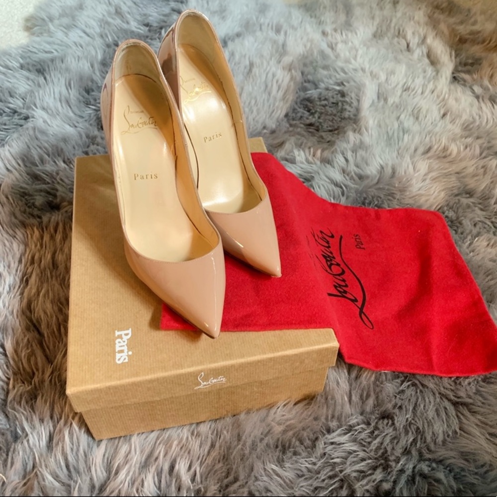 Christian Louboutin So Kate Nude Pumps